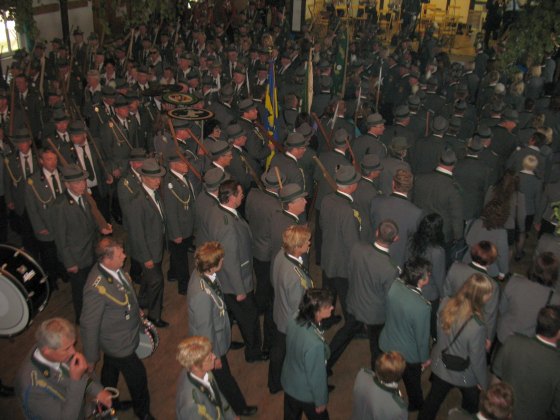 Bataillonseinmarsch auf dem Schützensaal am Freitag